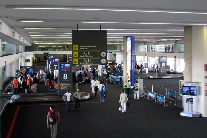 Aeropuerto Internacional de la Ciudad de México Terminal 2 Foto Charlie_tj