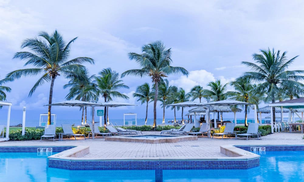 Holiday Inn Isla Gran Caimán Foto IHG Hotels & Resorts