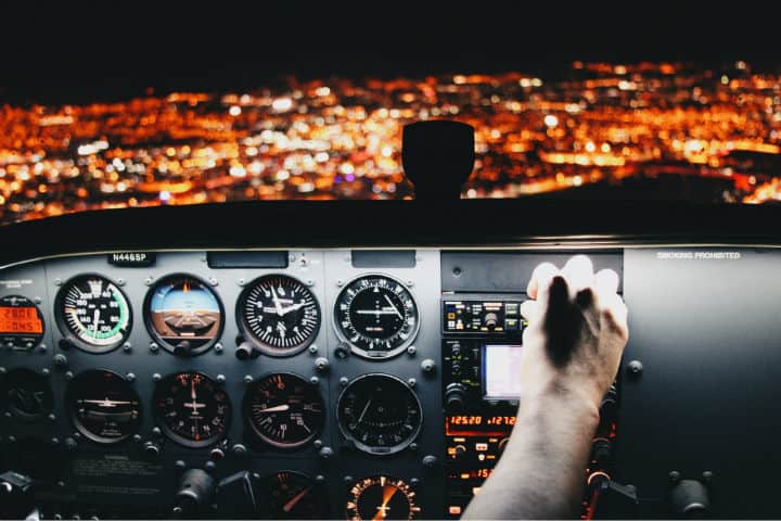 Los pilotos se mantienen en contacto con la torre de control para reportar si sufren este tipo de inconvenientes Foto Chris Leipelt