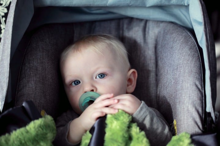 Silla de auto bebé. Foto: Sharon McCutcheon Consejos para viajar con bebés