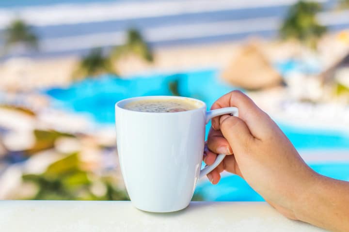 Disfrutar de una rica taza de café es excelente a cualquier hora del día Foto Vallarta Nayarit Blog