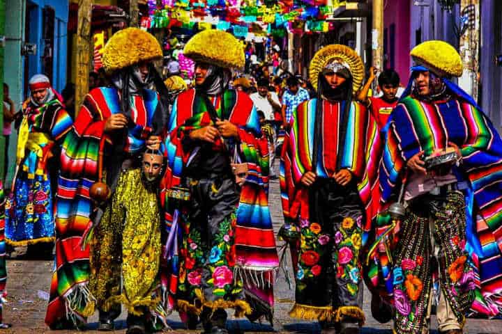 Trajes típicos en el Carnaval de Veracruz Foto CanMex Photos Commandez vos photos en haute résolution