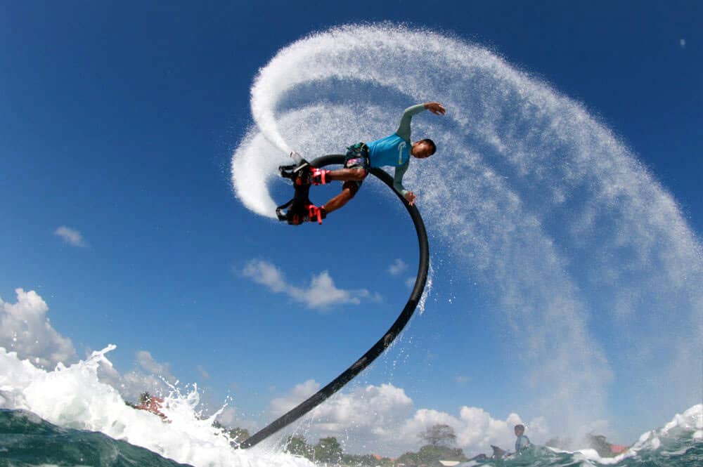 Flyboard. Foto Water Sports Lombok.