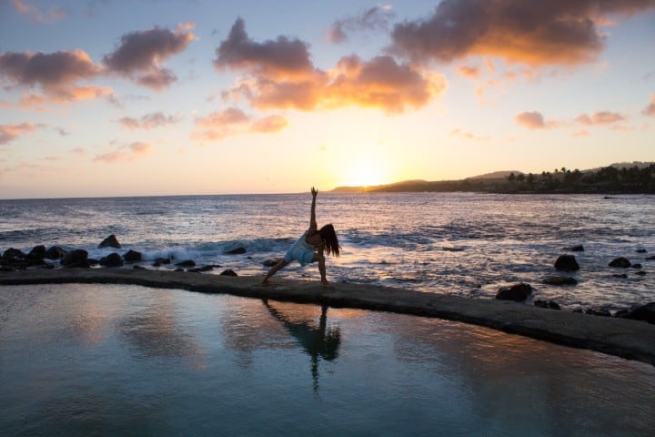 Yoga en la playa. Foto: Kristopher Allison