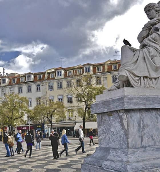 La Plaza De Rossio En Portugal Original Y Majestuosa El Souvenir