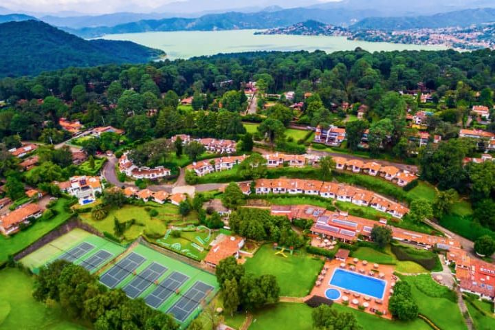 Valle de Bravo con amigos. Foto Archivo.