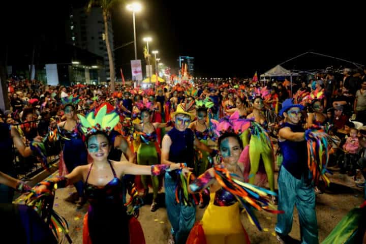 Euforia en el Carnaval de Mazatlán.Foto.Reflectores MX.6