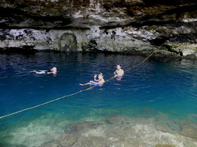 Cenote Yaxbacaltun nado