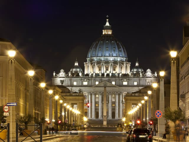 vaticano de noche