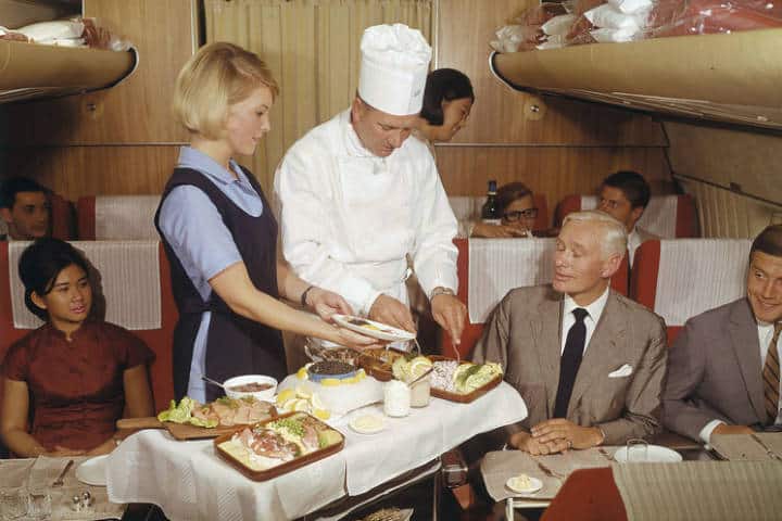 Comida de avión en los 60's. Foto: Archivo