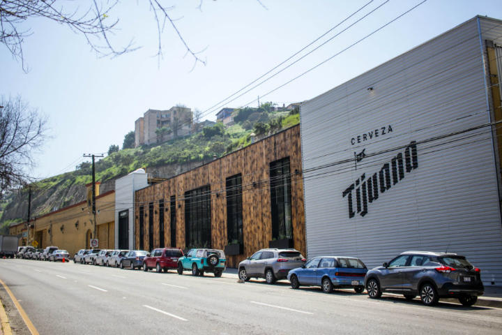 Si te pregutnas ¿Qué hacer en Tijuana? visita la Cervecería Tijuana foto por Cerveceros de México