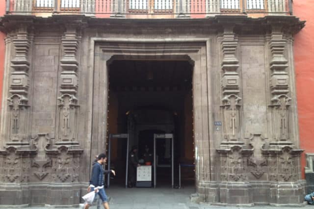 entrada palacio del arzobispado