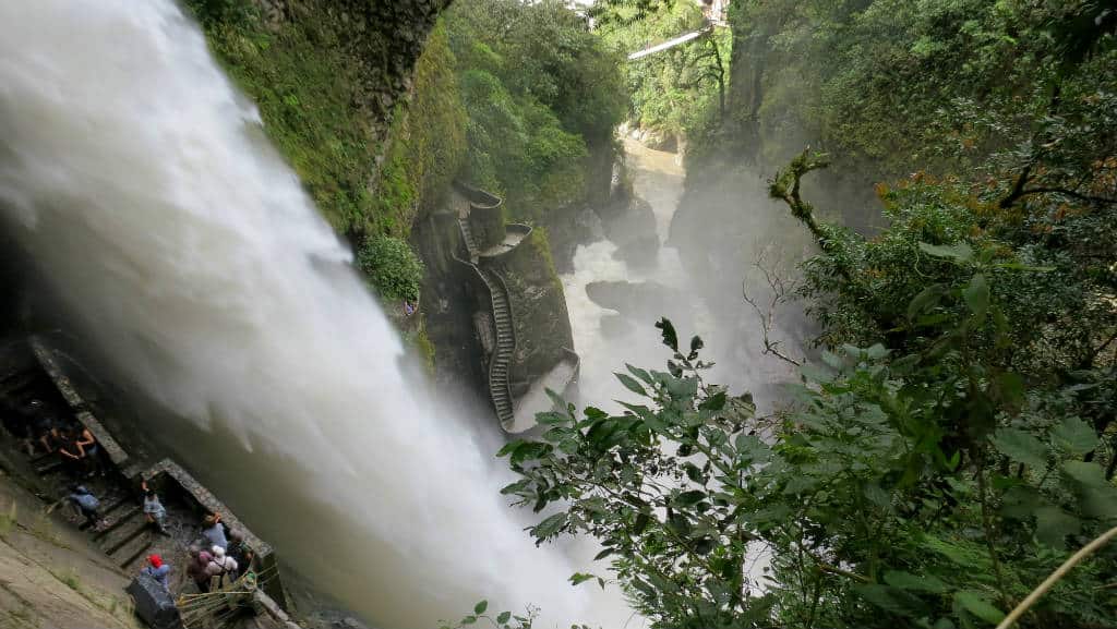pailon del diablo ecuador