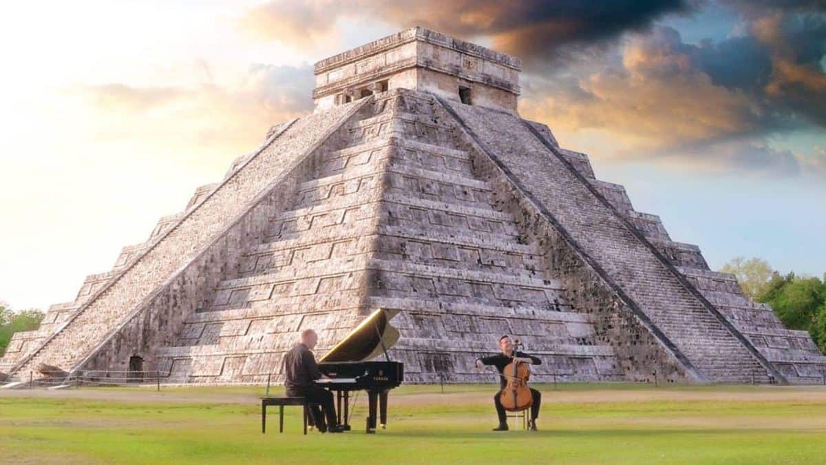 Serenata a la pirámide de Chichén Itzá. Portada. Imagen. Archivo