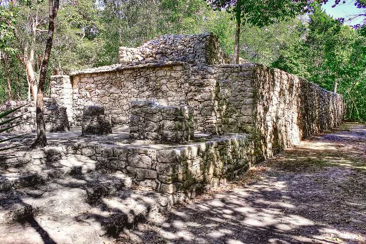 Ruinas mayas en la Riviera Maya