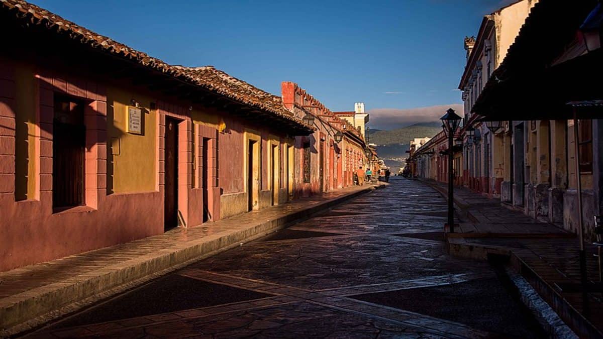 Fotos de San Cristobal de las Casas. Calles de San Cristóbal portada. Imagen. Rod Waddington