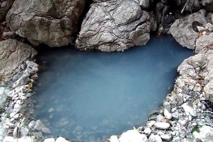 Aguas azufradas. Foto YouTube