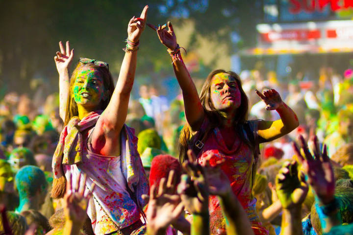 Seguro querrás disfrutar esta fiesta llena de color Foto Happy Holi Portugal – O Festival das Cores