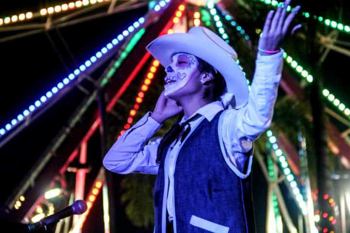 Cada quien le da su toque especial a su caracterización en este Festival de Calaveras en Aguascalientes Foto Archivo