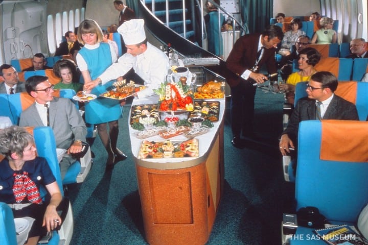 Niños-prueban-comida-de-los-aviones-foto-the-sas-museum