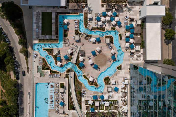 Nuevo Hotel Marriott presume su piscina con forma del estado de Texas
