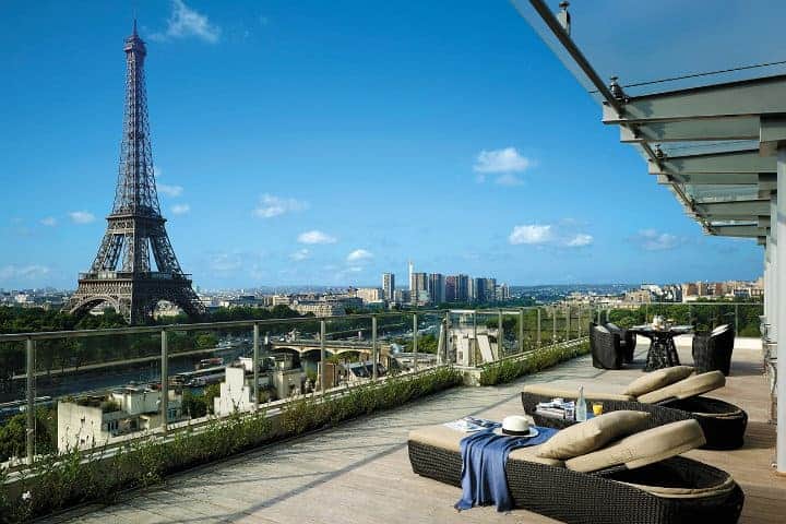 Te puedes dar una idea con esta vista a la Torre Eiffel desde su terraza Foto Archivo
