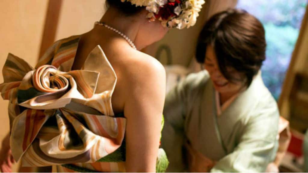 Portada.De kimonos a vestidos de novia en Japón.Foto.Archivo