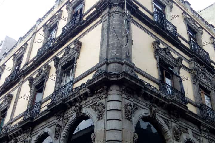 calle madero 11 EDIFICIO AMARILLO ESQUINA MOTOLINIA