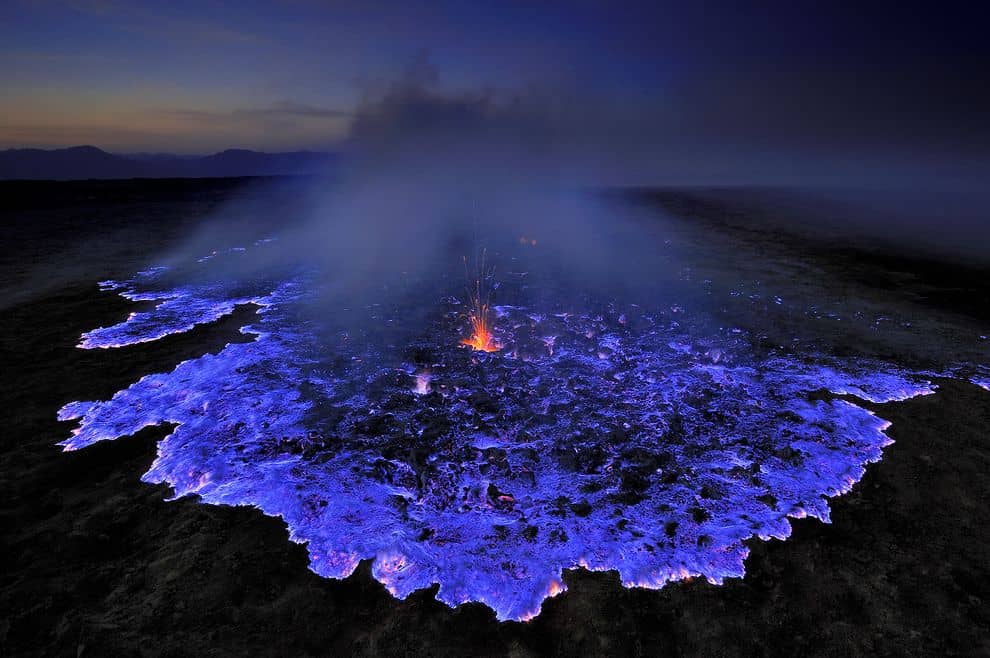 Volcán de lava azul, Indonesia