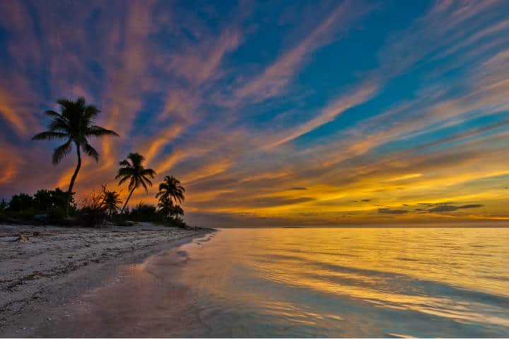 La puesta de-sol-es-imperdible-Que-hacer-en-Isla-Holbox-Foto-Christopher-William-Adach-6