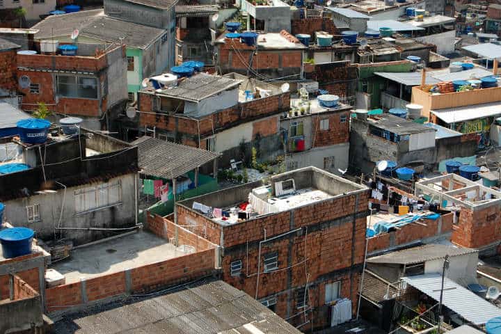 Favela-en-Rio-de-Janeiro-Brasil-Foto-Carlos-Varela