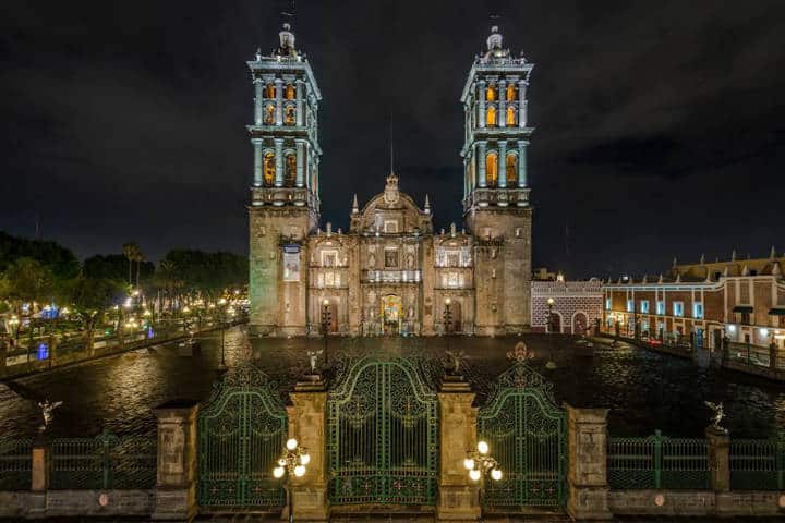 Construcciones lujosas en México Catedral Puebla Foto Enrique Noriega