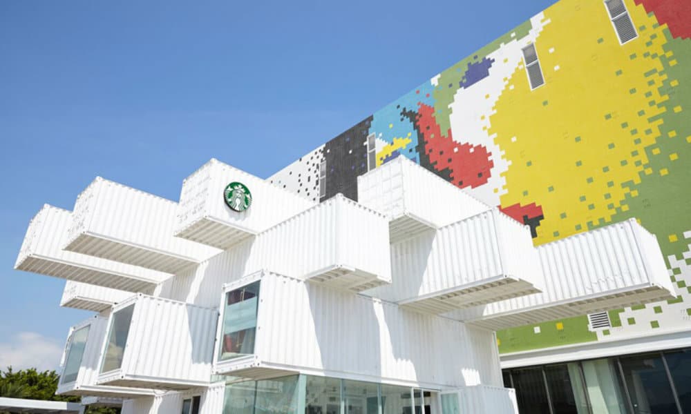 Starbucks hecho con contenedores reciclados
