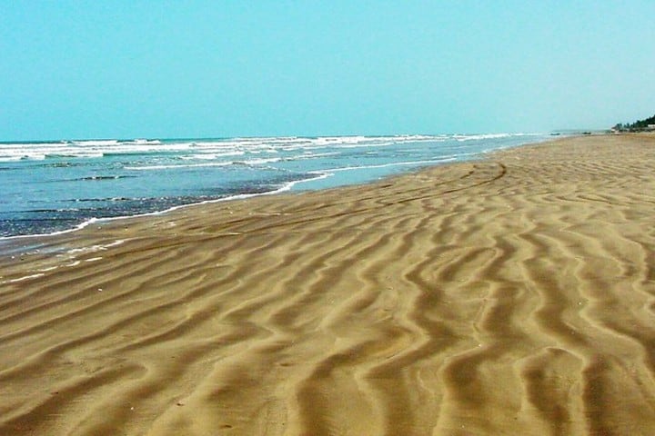 Playa Novillero te ofrece una experiencia unica. Foto Raúl Pérez