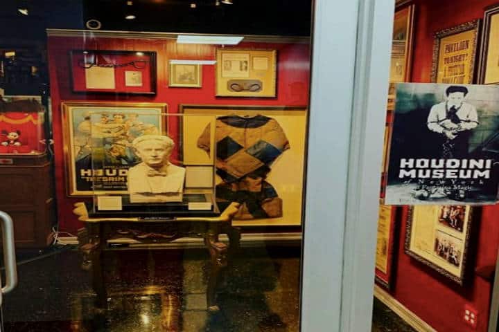 Houdini Museum. Foto Row NYC