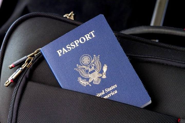 tips para tu primer viaje al extranjero. passport. Imagen de cytis