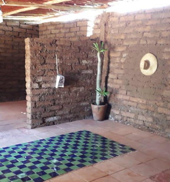 Casas y edificios hechas de sargazo. Foto. Bluegreen