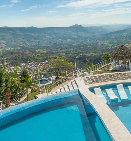 Un hotel cerca del cielo Foto. Hotel Cantil
