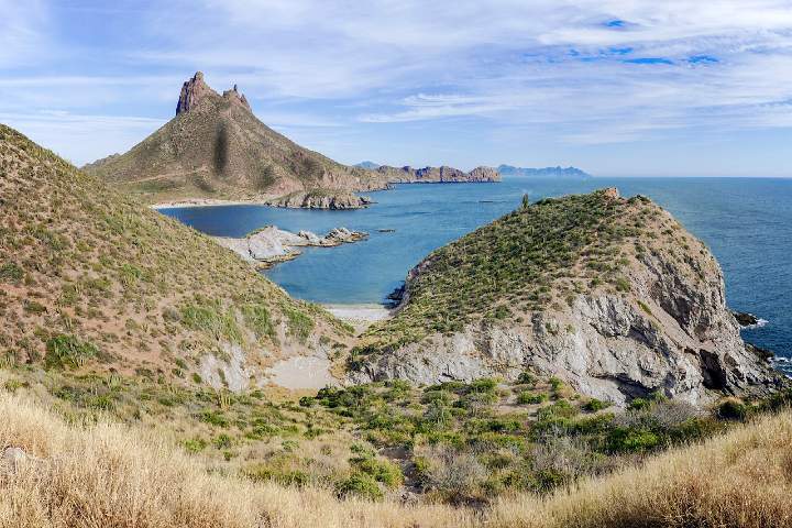 Guaymas Sonora el desierto, el mar y la montaña en un solo paisaje. Foto Pixabay.