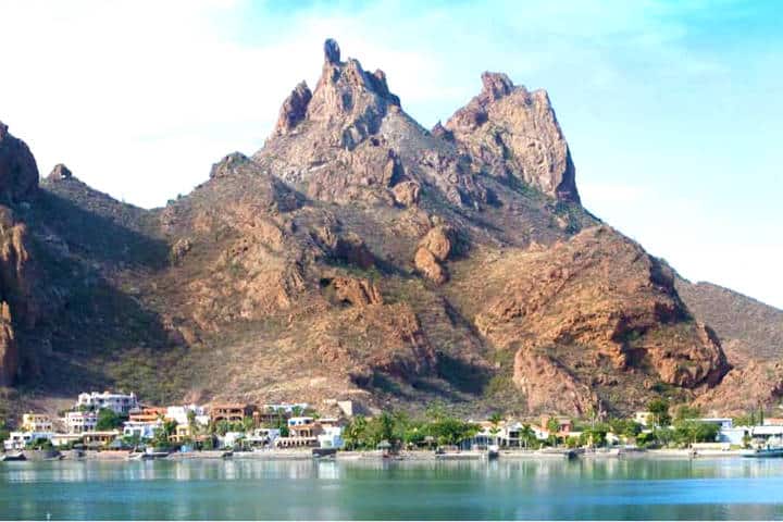 Guaymas el desierto, el mar y la montaña en un solo paisaje. Foto de Heraldo San Luis