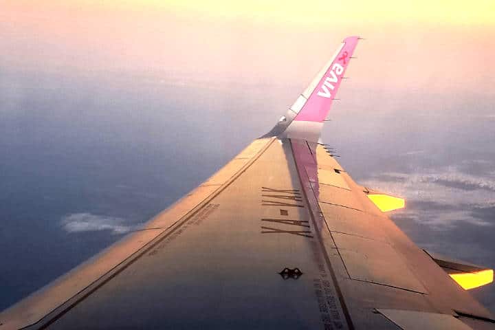 Viva Aerobus se pinta de rosa Foto Transponder