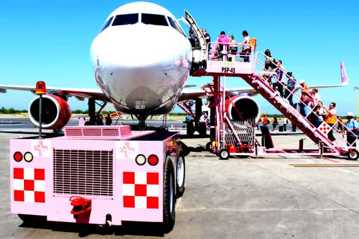Viva Aerobus se pinta de rosa Foto Transponder