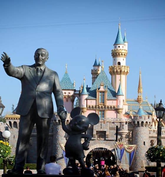 Disneyland Portada Foto: Ron Thorp
