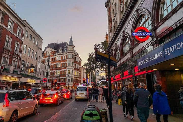 Leicester Square Foto: Steve Young Gandhi