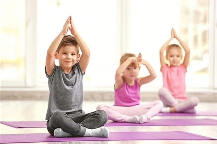 El yoga para niños es una actividad dinámica que activa sus sentidos Foto Archivo