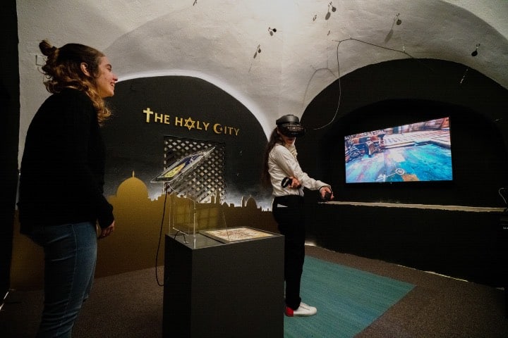 Interacción de realidad virtual en The Holy City Foto Nimrod Shanit