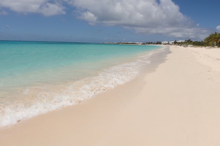 Playa de arena blanca en Isla de Monserrat, paraíso caribeño Foto Andrew Love