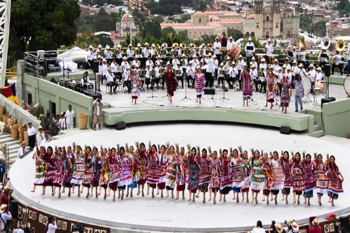 La Guelaguetza está entre las fiestas y ferias más famosas de Oaxaca Foto: Sopitas