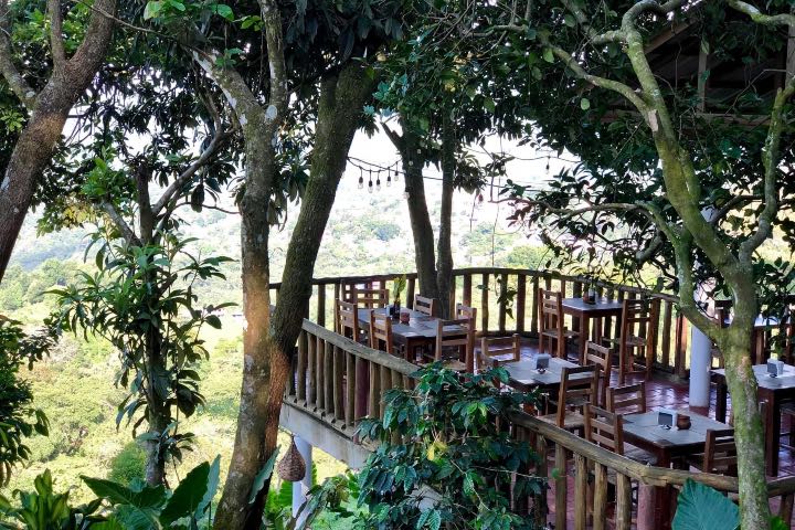 El comedor en el Hotel Tapasoli está ubicado al aire libre Foto Hotel Tapasoli | Facebook