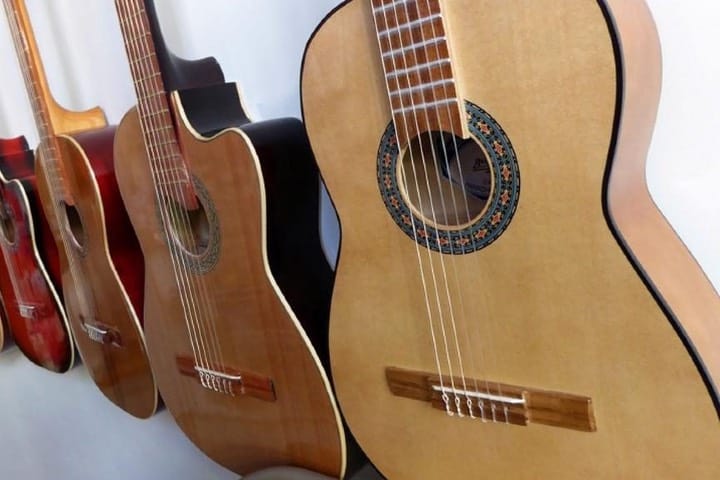 Guitarras elaboradas en Paracho, Michoacán Foto Archivo